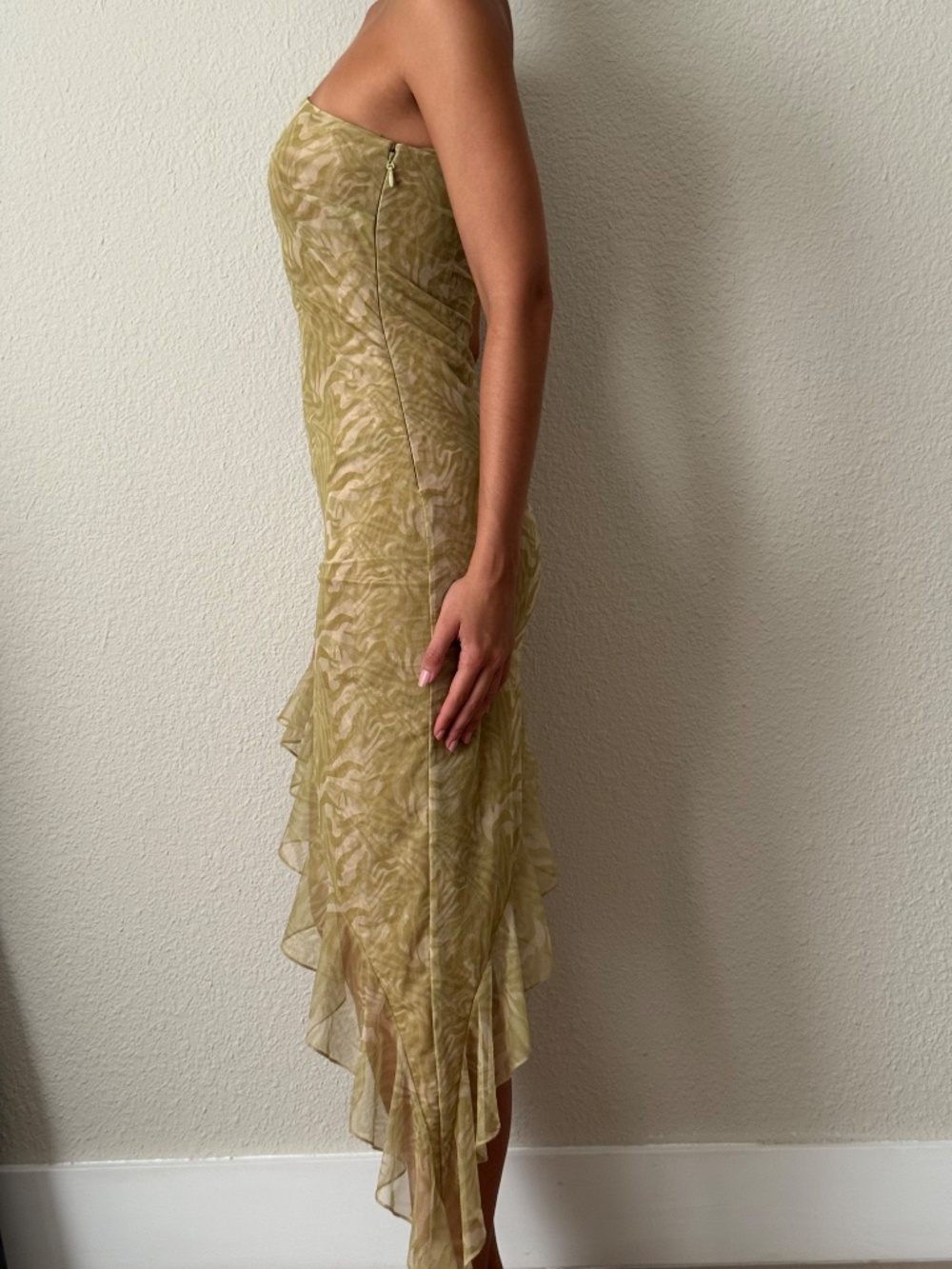 GLIMMER PRINT RUFFLE MIDI DRES - Picture 3 of 5